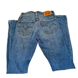 Levi Strauss distressed skinny jeans. Waist 26-27”